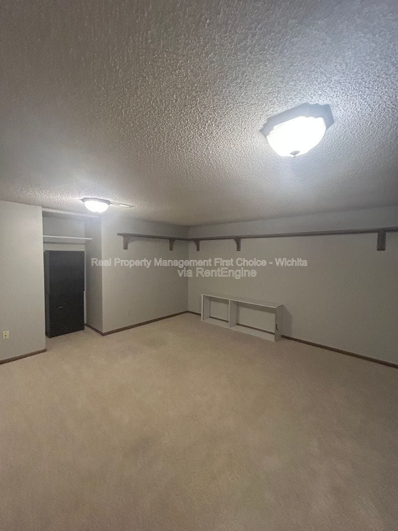 Building Photo - 2405 S Capri St