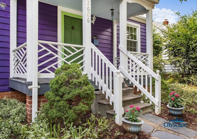 Building Photo - ADORABLE BUNGALOW NEAR MAYMONT AND JAMES R...