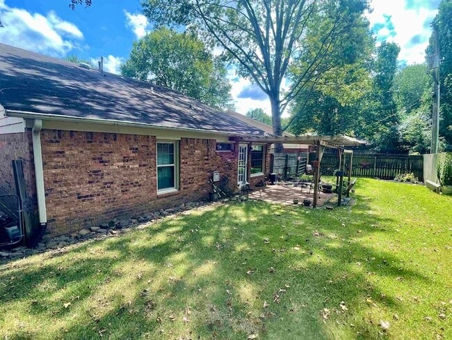 Building Photo - 383 Taylors Way