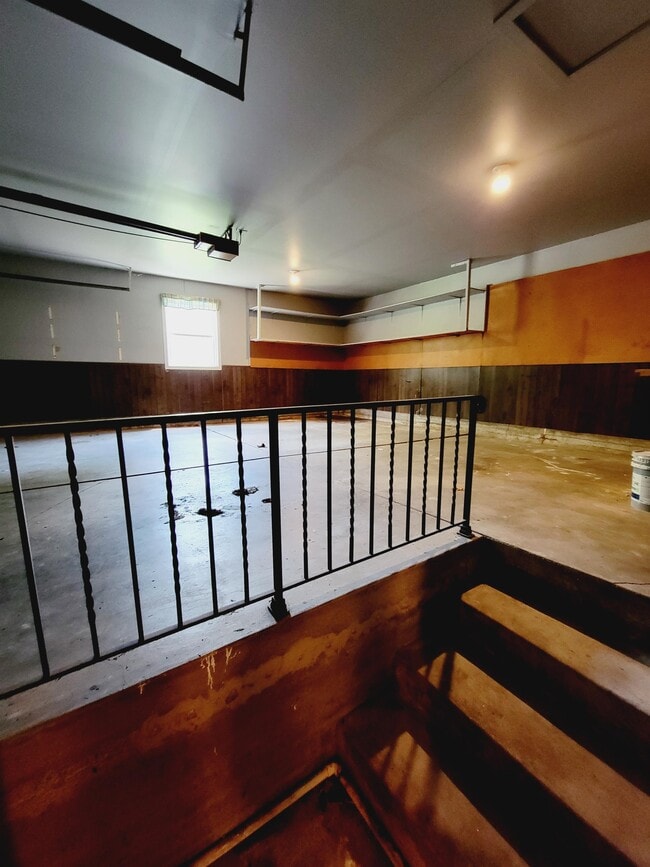 Building Photo - 1044 N Lawrence Ct