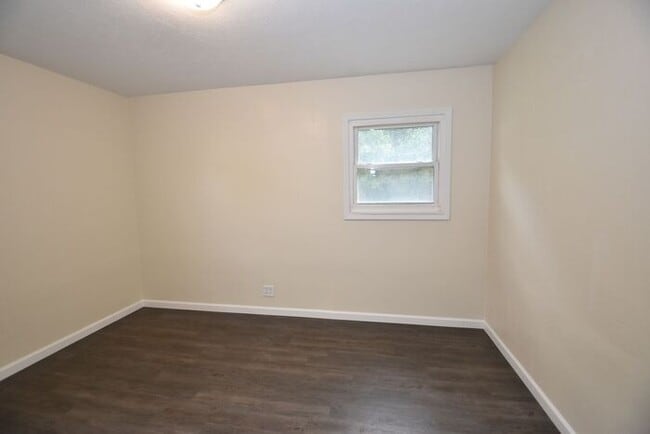 Building Photo - Elkhart North West- 3 bedroom ranch with d...