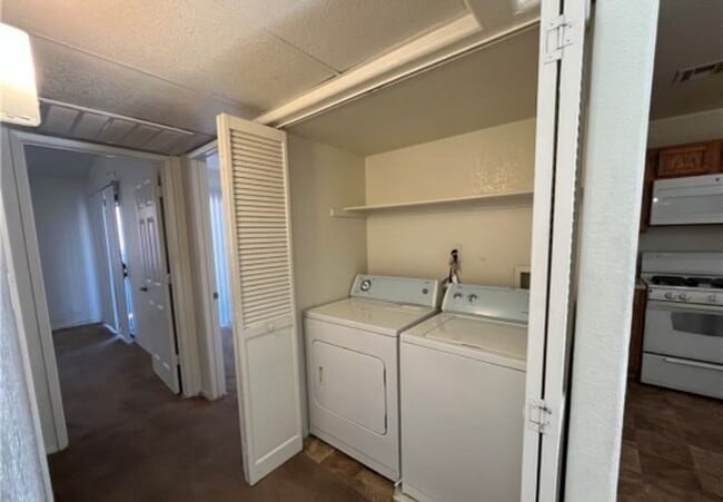 Building Photo - Cute 1-bedroom 1-bathroom