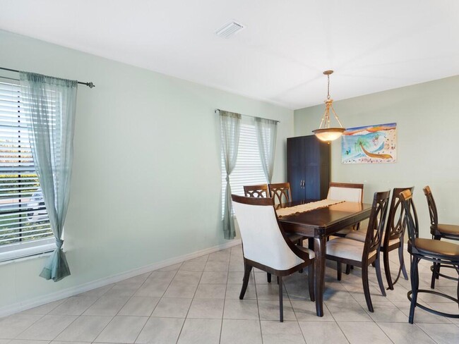 Building Photo - 1607 Laurel Leaf Ln