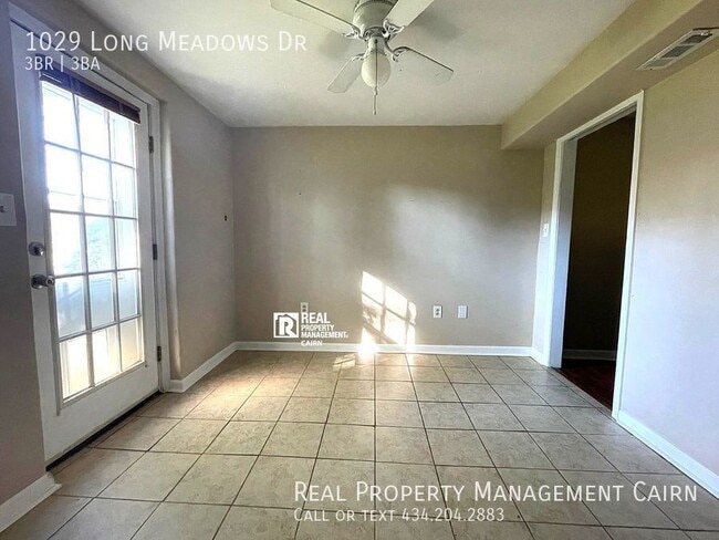 Building Photo - Spacious 3 Bedroom 2.5 Bath Split Level Home