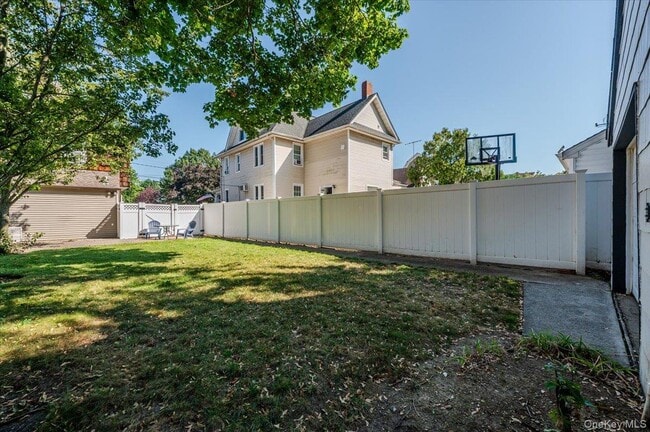 Building Photo - 48 Davison Pl