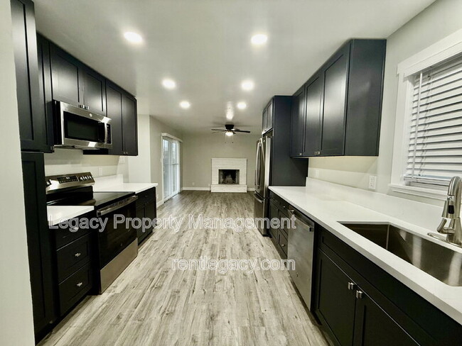 Building Photo - 6920 Demaret Dr