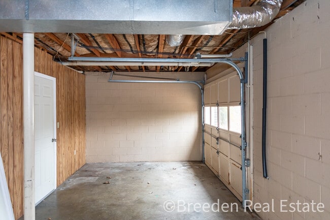 Building Photo - 160 Crump St