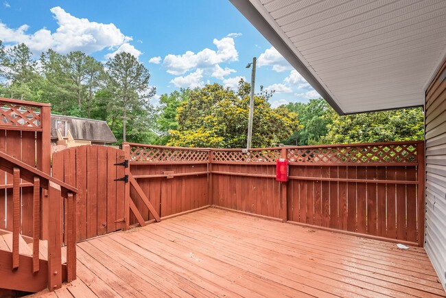 Building Photo - Condo in Chapel Hill - short term option!