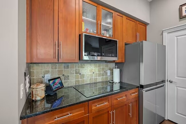 Building Photo - 635 N Alexander St