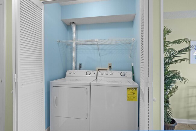 Building Photo - Seasonal Rental Available 9/11/2025-2/14  All Utilities Included