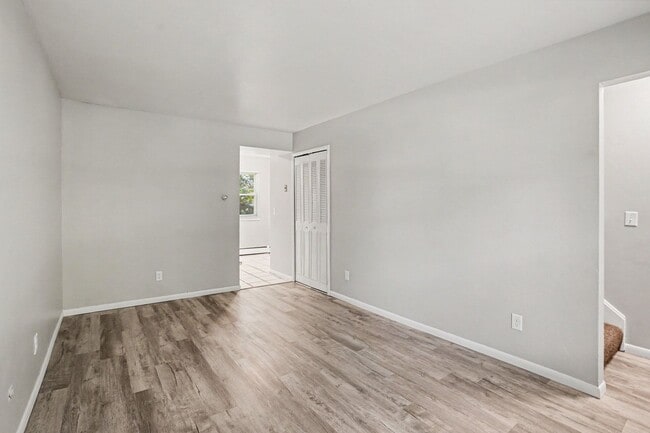 Building Photo - $300 off Move in Special! - Remodeled 2-Bed/1-Bath Kalamazoo Townhome $1099 - Ask about our no se...