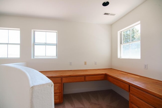 Building Photo - 26148 Legends Ct