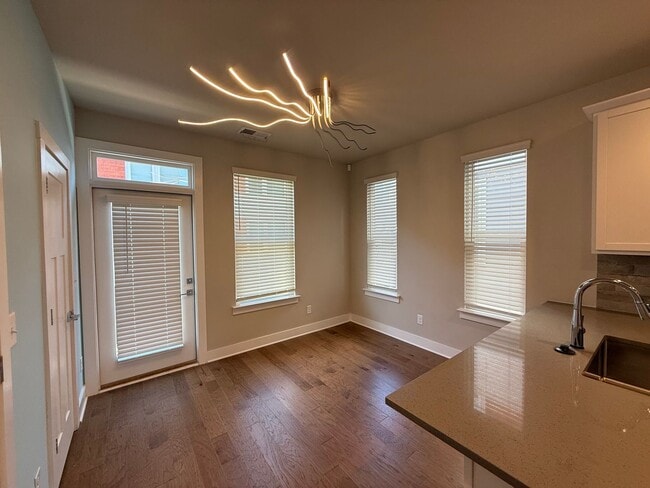 Building Photo - 2118 Bryant Park Dr