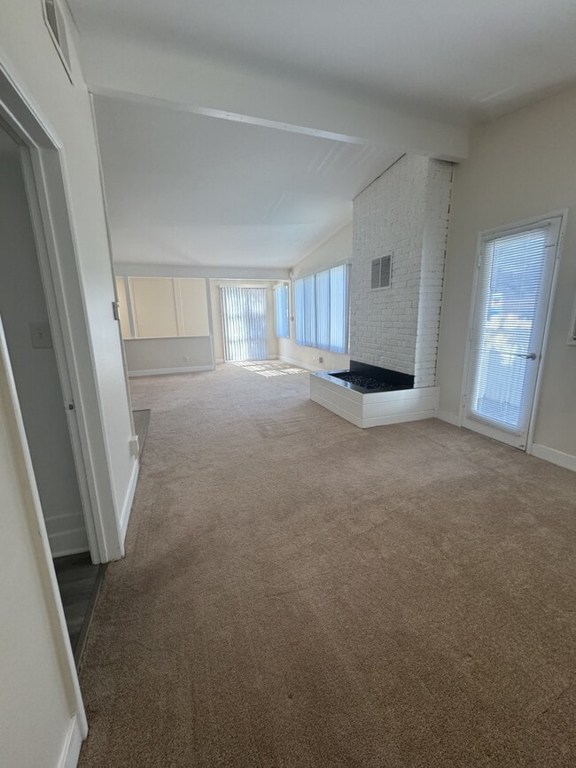 Building Photo - 11680 Bellagio Rd