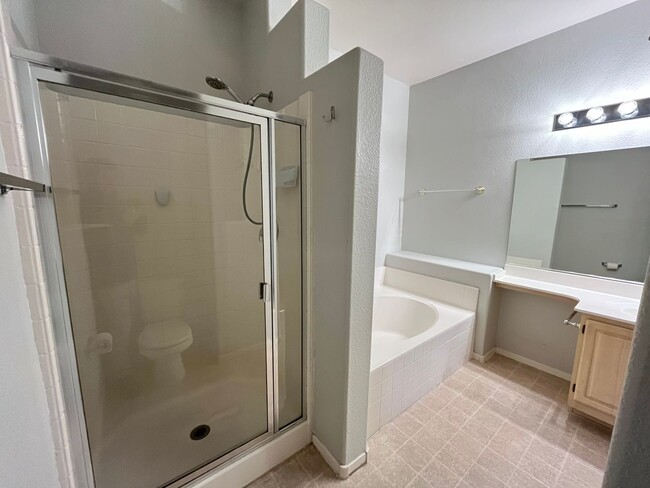 Building Photo - Cozy 2 Bedroom 2 Bathroom Condo in Gated C...