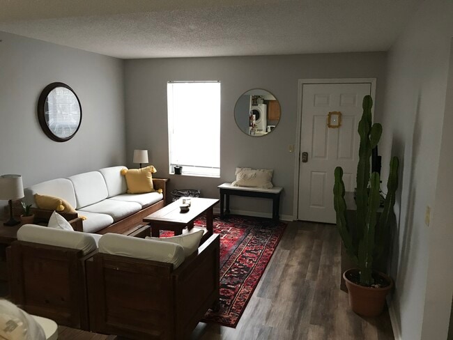 Building Photo - 15 S Shafer St