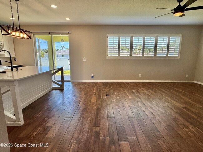 Building Photo - 1453 Santa Anna St SE