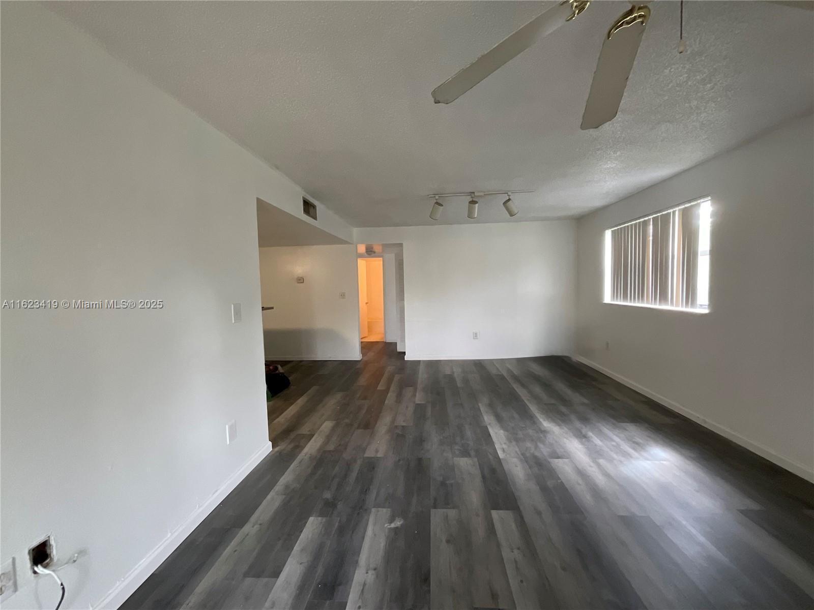 Building Photo - 9877 Nob Hill Ct