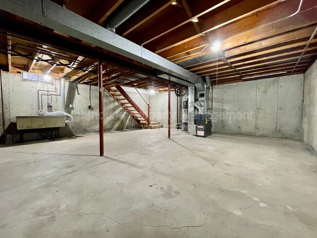 Building Photo - 1153 Hoyt St SE