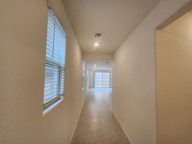 Building Photo - WOW Four Bedroom in North Summerlin!