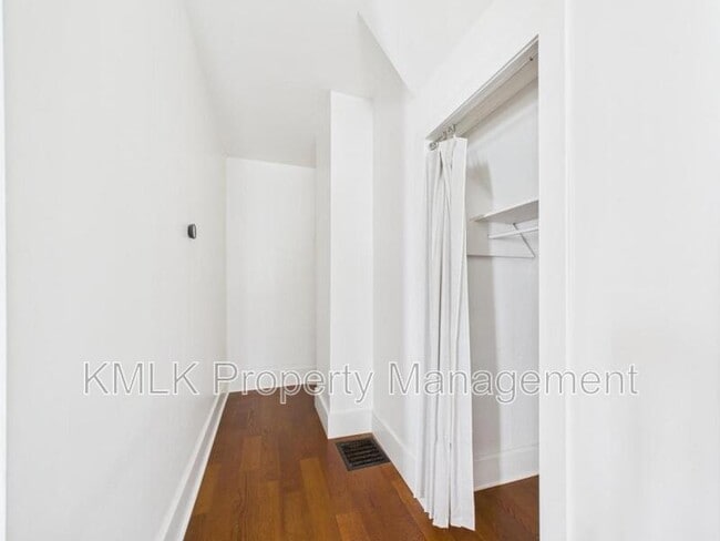 Building Photo - 446 Brandon Ave