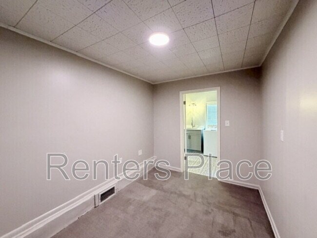Building Photo - 1528 S St Louis Ave