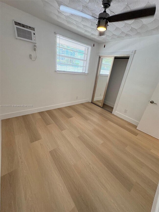 Building Photo - 505 NE 30th St