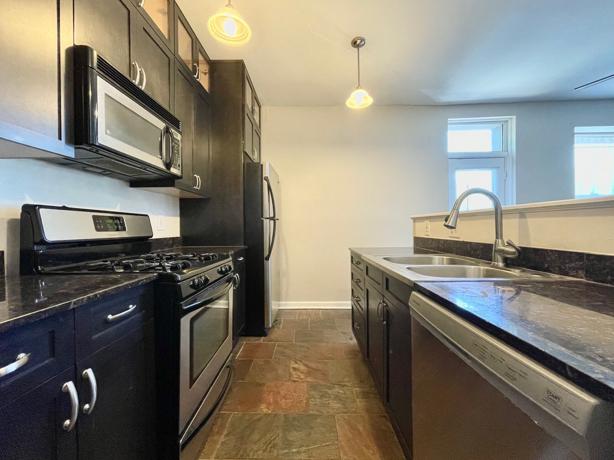 Building Photo - 4139 Castleman Ave 2W