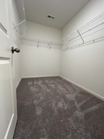 Building Photo - 136 S Chubb Rdg