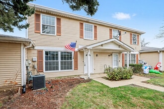 Building Photo - 8 Wildwood Ln