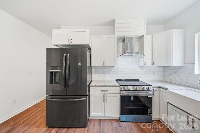 Building Photo - 1533 S Battleground Ave