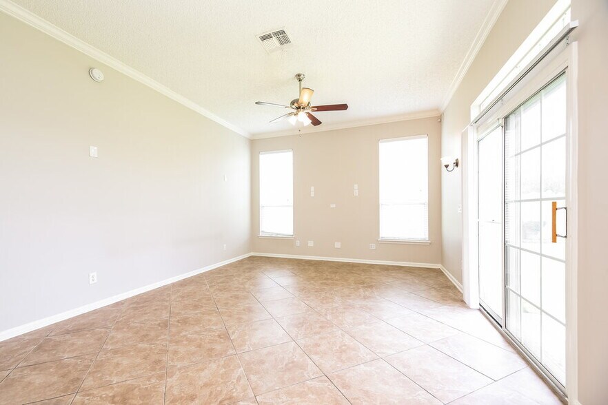 Building Photo - 201 Carolina Jasmine Ln