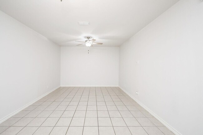 Building Photo - 1511 Don Camilo Blvd