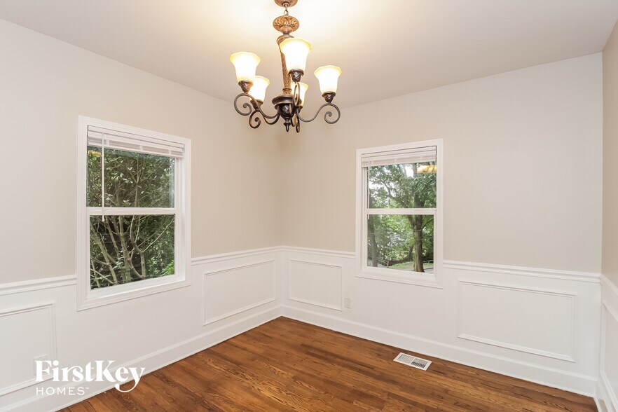 Building Photo - 476 Rigby St NE