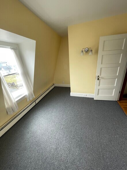 Office space - 54 Allen St