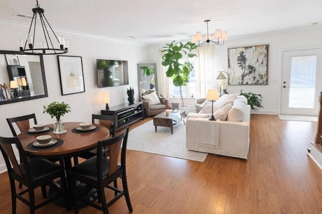 Building Photo - 6843 Village Lake Cir