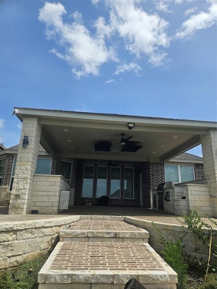 Building Photo - 24307 Bello Everett Lake Dr