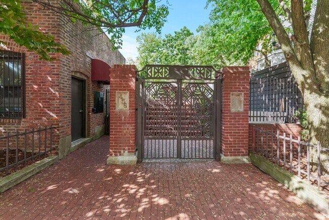 Building Photo - 456 9th St