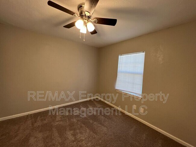 Building Photo - 2224 Doris Ave