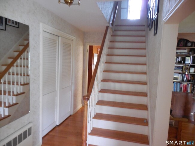 Building Photo - 16 Shorelands Dr