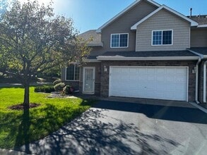 Building Photo - Light-Bright Corner Unit Townhome with Private Courtyard Available 7/1/26!