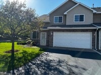 Building Photo - Light-Bright Corner Unit Townhome with Private Courtyard Available 7/1/26!
