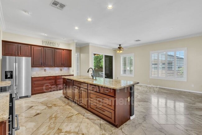 Building Photo - 1811 W Maplewood Pl