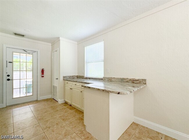 Building Photo - 746 109th Ave N