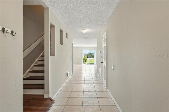 Building Photo - 1190 N Fairway Dr