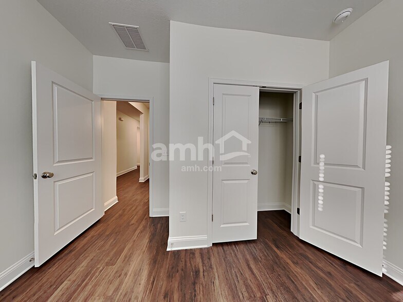 Building Photo - 219 Banyan Frst Dr