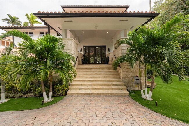 Building Photo - Amazing 2 Story House in Coral Gables