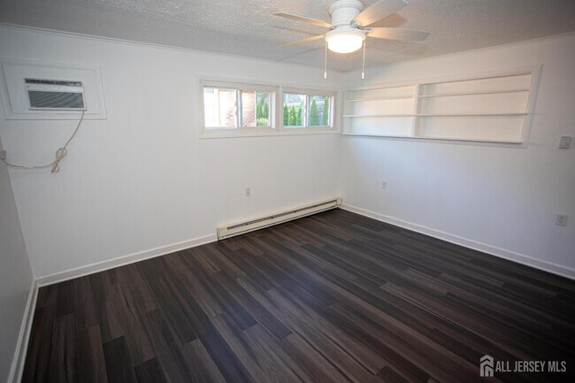 Building Photo - 32 Heston Ave