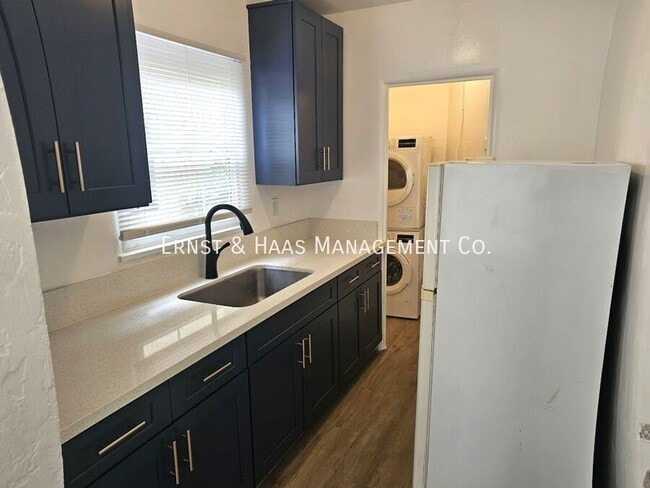 Building Photo - 826 Belmont Ave