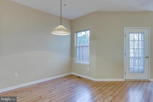 Building Photo - 6042 Blue Point Ct